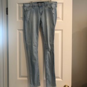 Hollister Super Skinny lightwash denim jeans